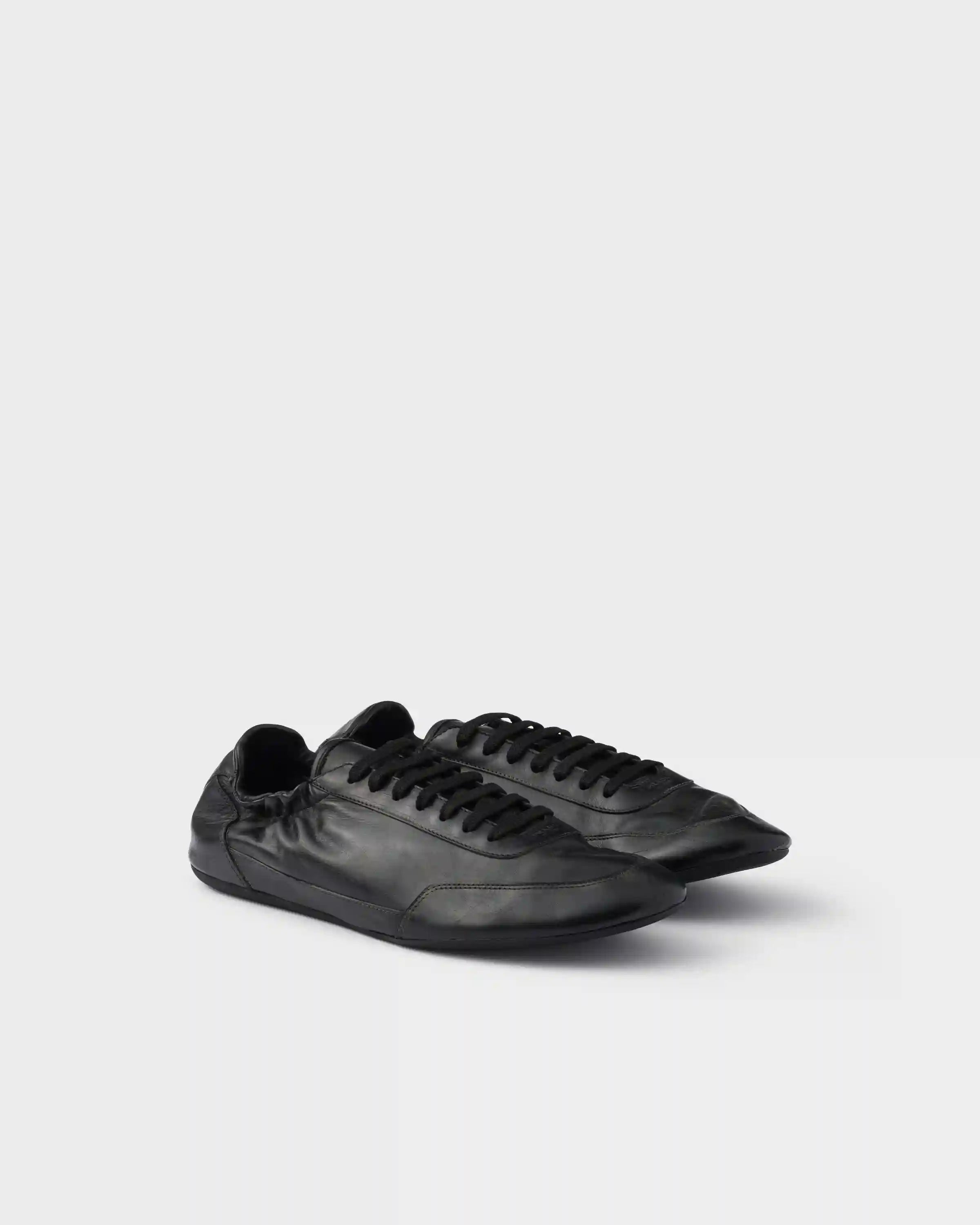 Collapse leather sneakers
