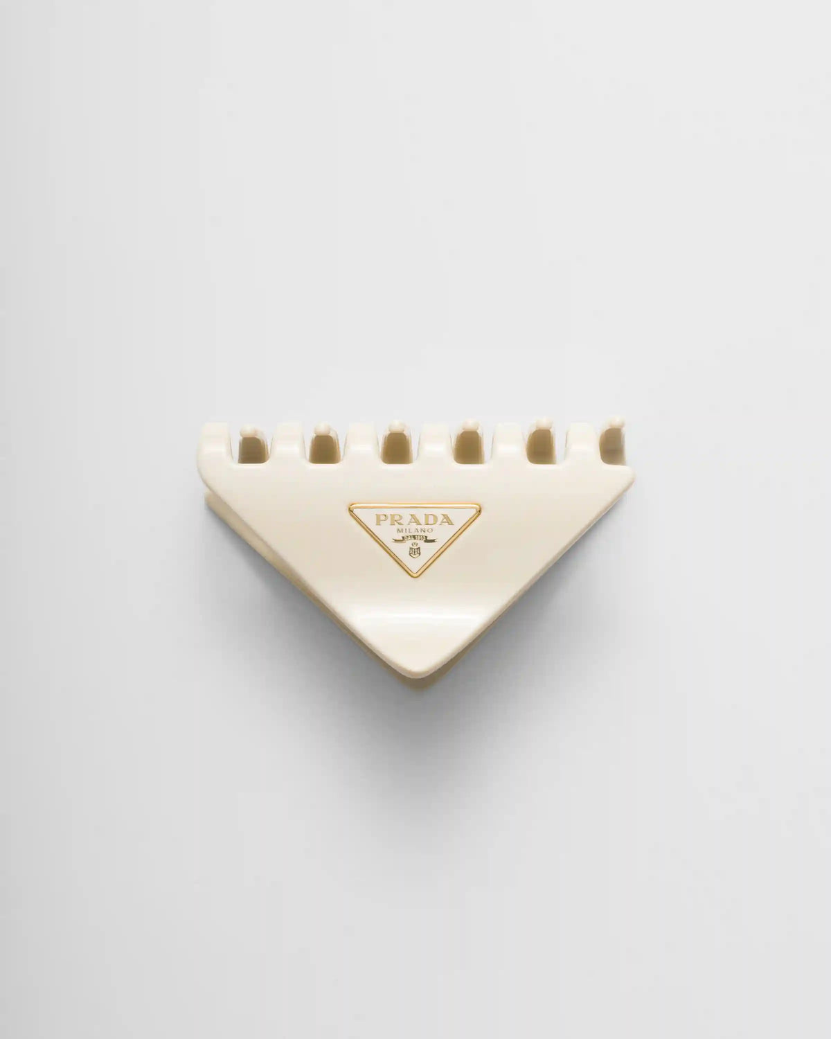 Claw clip with triangle logo