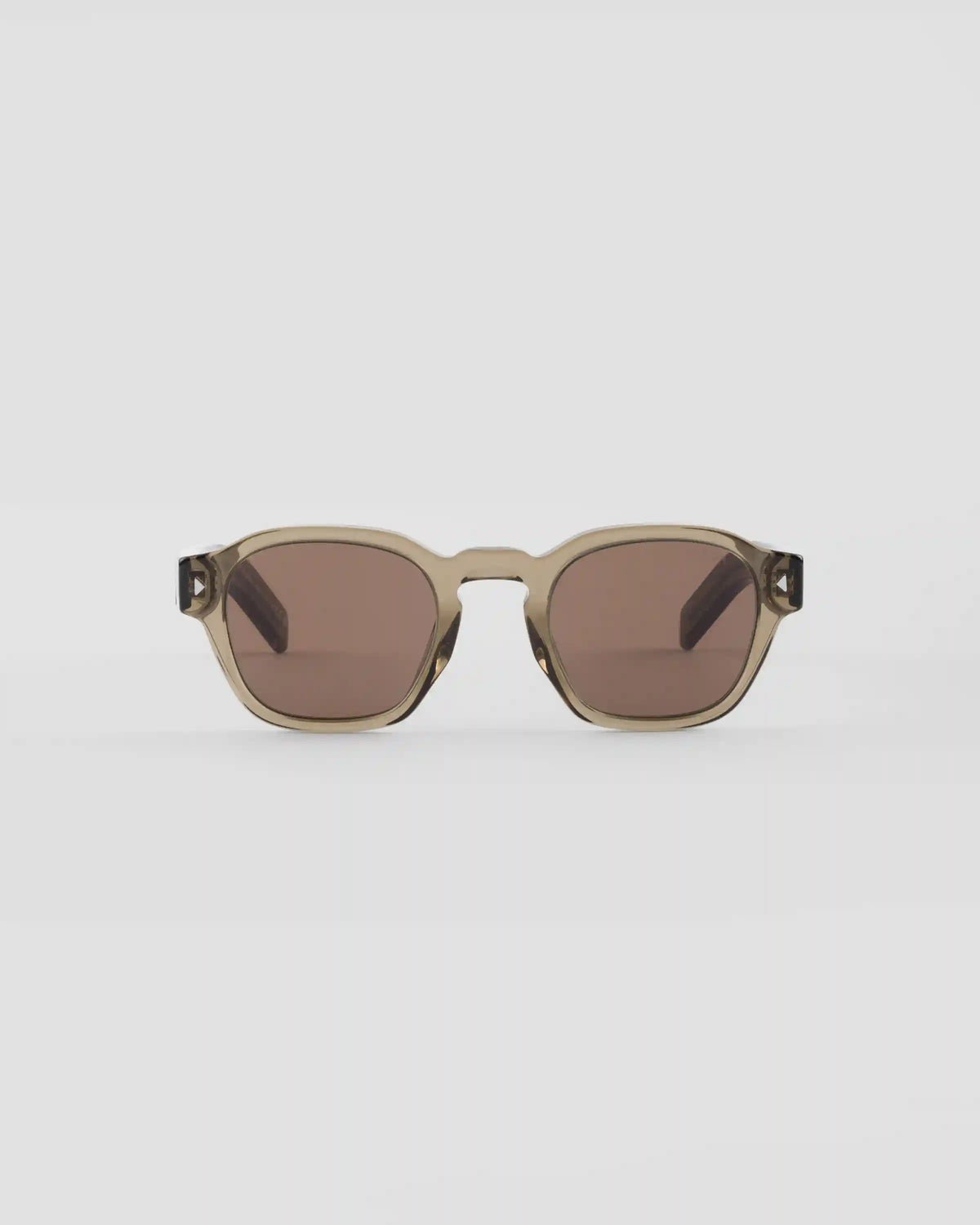 Sunglasses with the iconic metal plaque