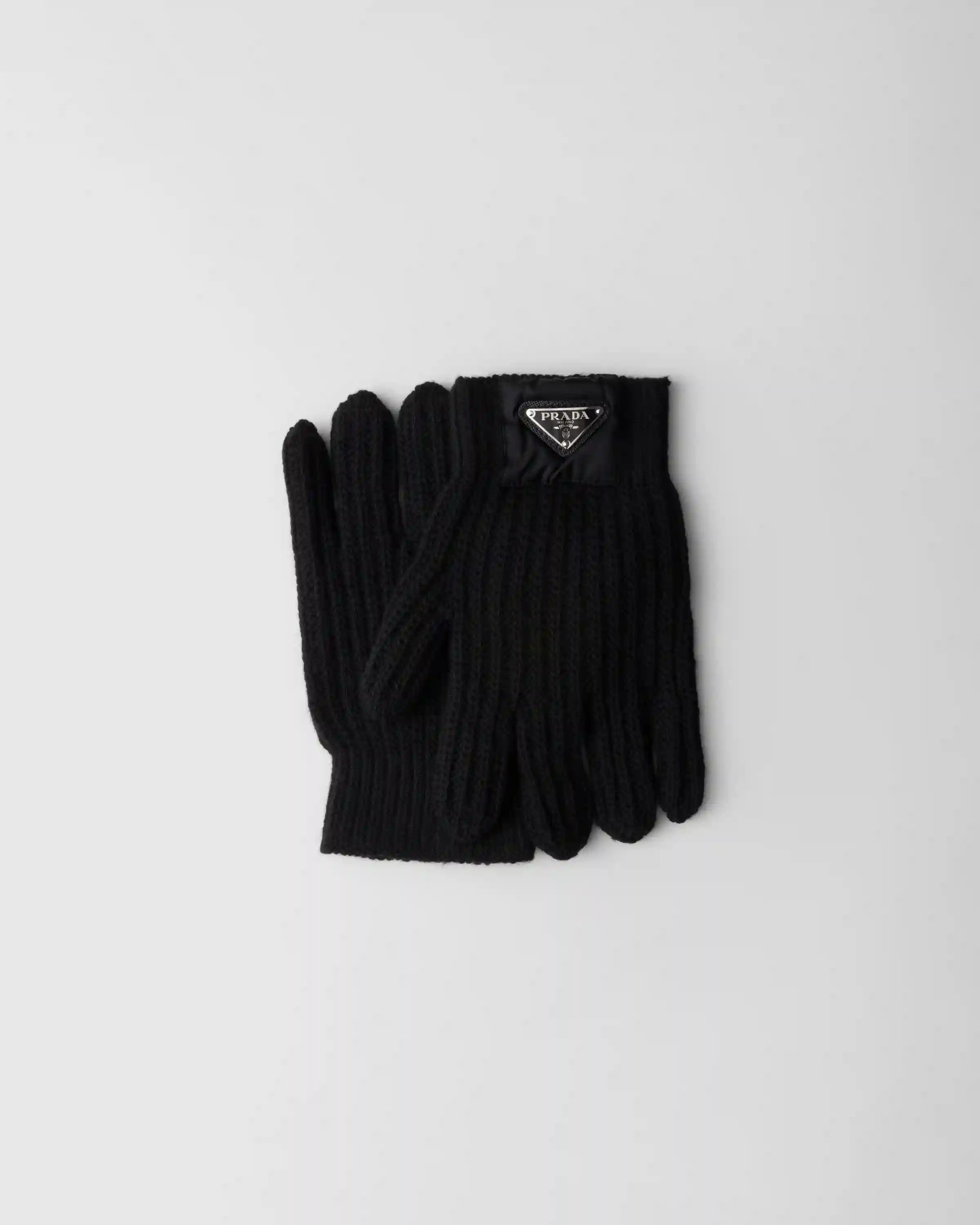 Wool and cashmere gloves