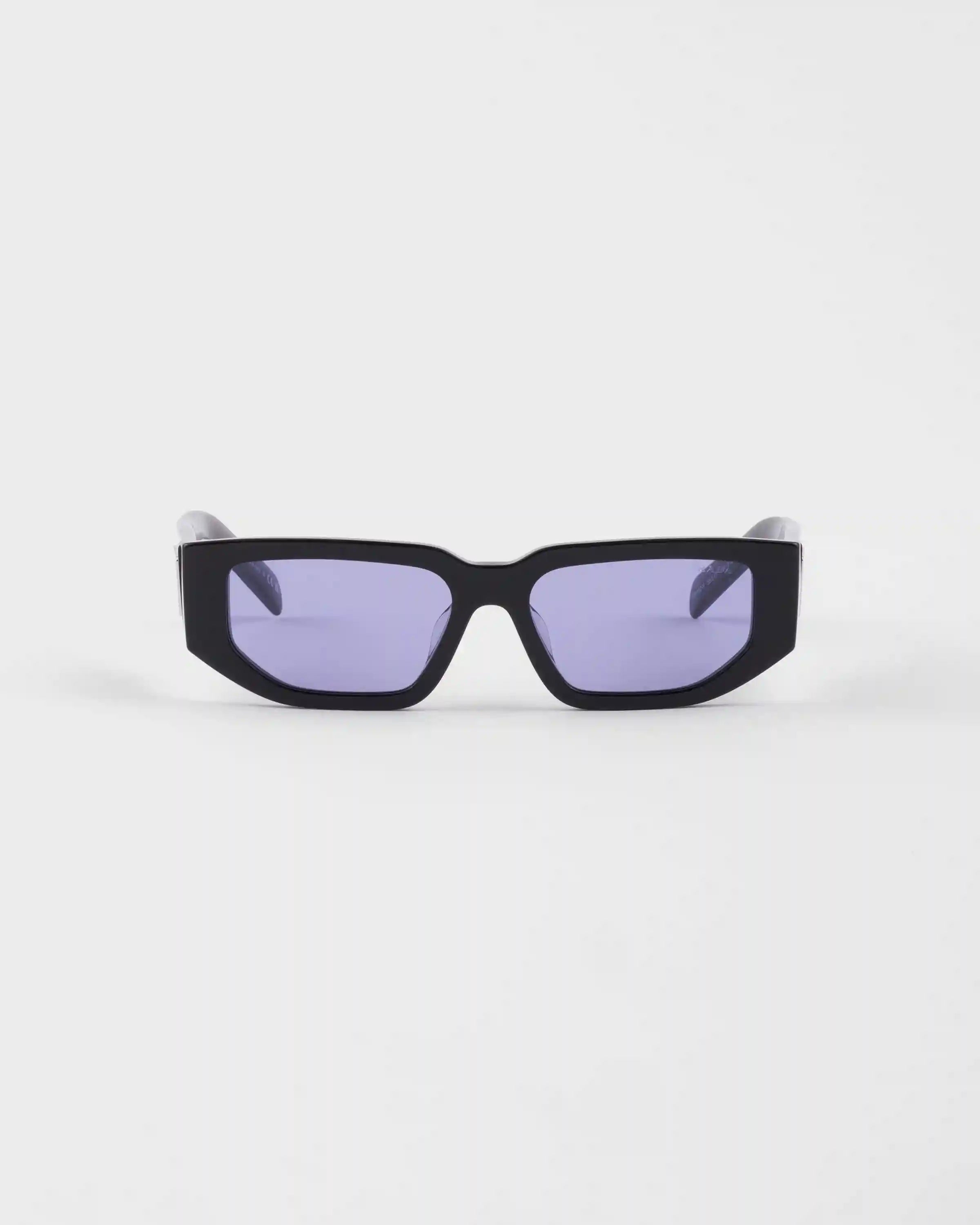 Sunglasses with triangle logo